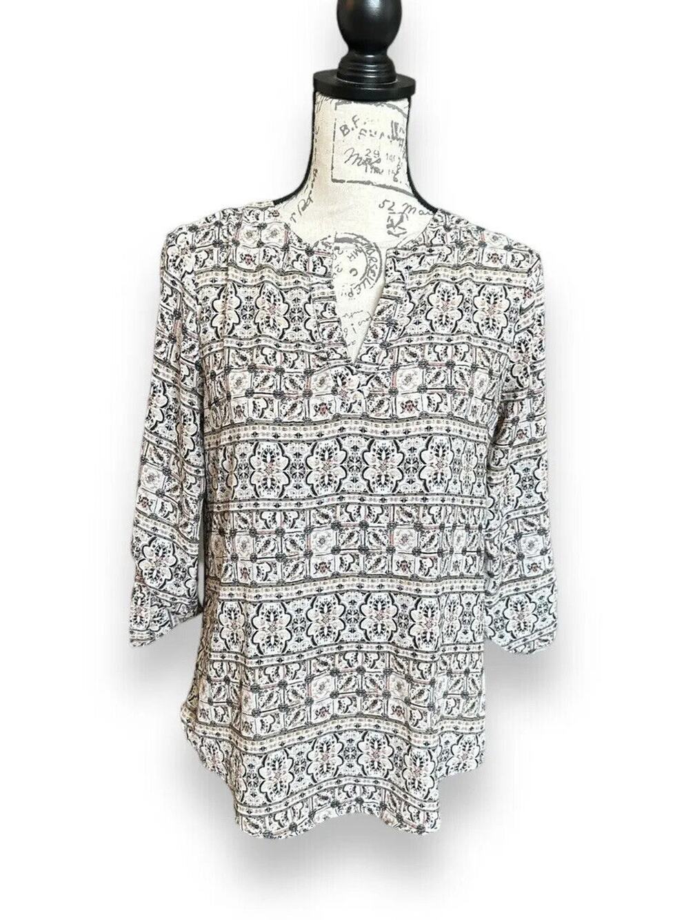 Cato Long Sleeve Challis Roll Tab Sleeve High Low Blouse Geometric Floral XS